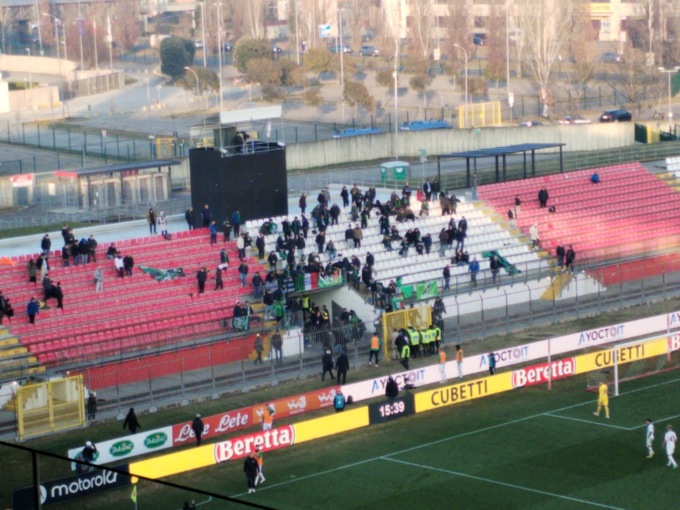 Tifoso cade dalla tribuna: 25 giorni di prognosi