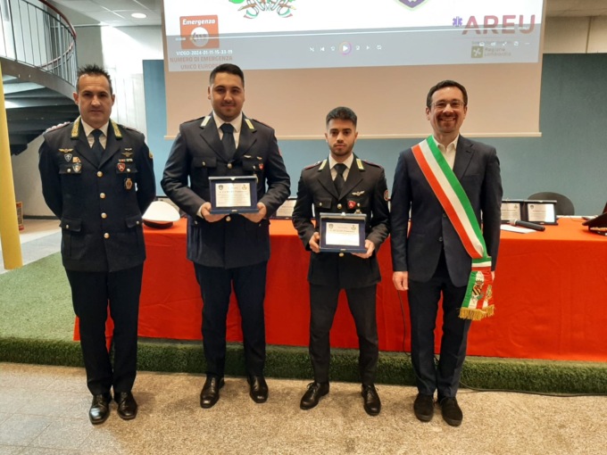 A San Sebastiano la Polizia Locale di Meda premia due agenti che hanno fermato alcuni spacciatori