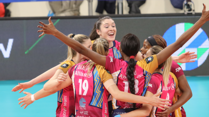 Vero Volley Milano festeggia la qualificazione ai Quarti di Finale di CEV Champions League