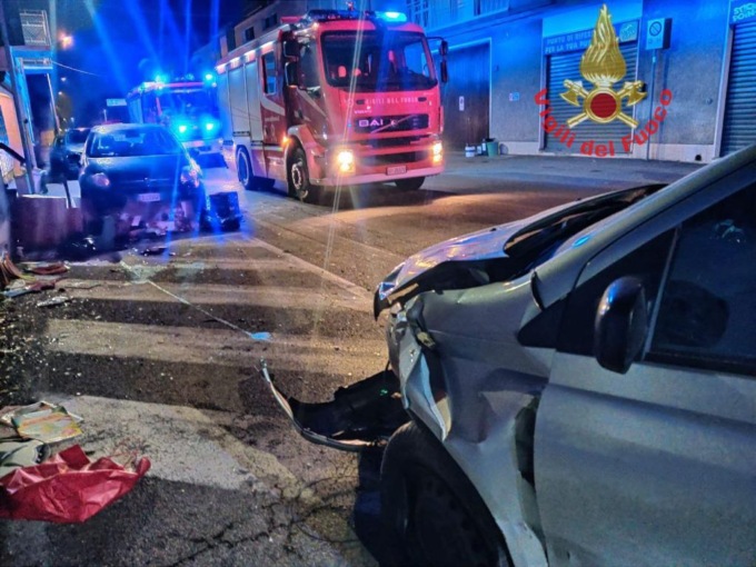 Incidente stradale in via Agnesi, soccorsa una donna