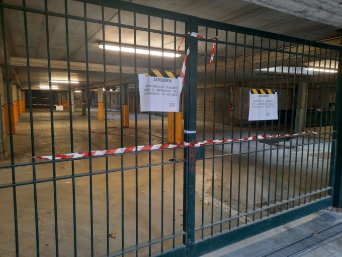 Chiuso il parcheggio della biblioteca dopo i vandalismi