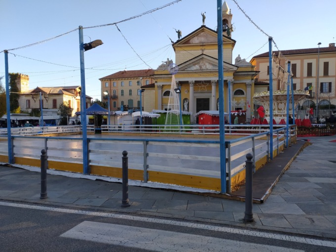 Besana, si pattina sul ghiaccio fino a Carnevale