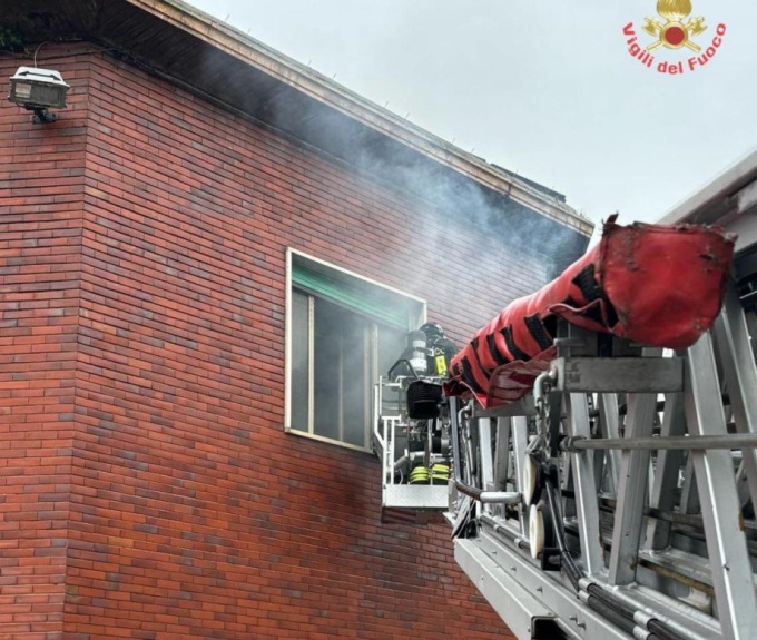 Incendio di rifiuti nell’ex Carburatori Dell’Orto