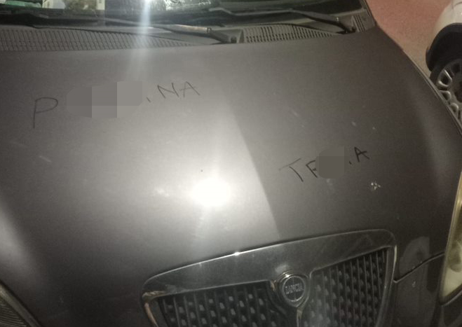 Gomme tagliate, insulti, intimidazioni: la testimonianza di una vittima di stalking