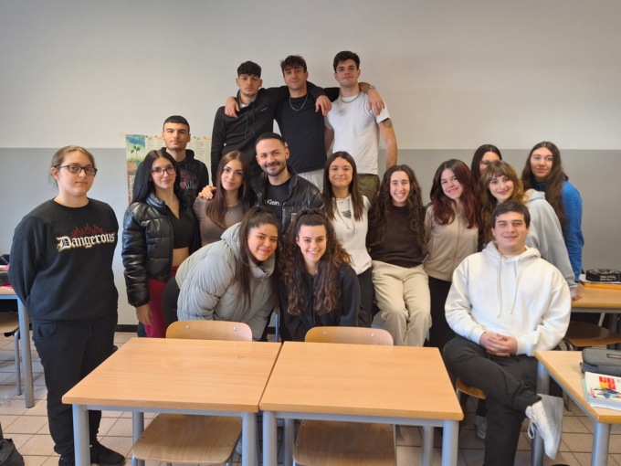 Il professore che insegna ai ragazzi ad amare