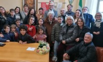 Concorezzo celebra la storica giocattolaia: 100 anni festeggiati in Comune