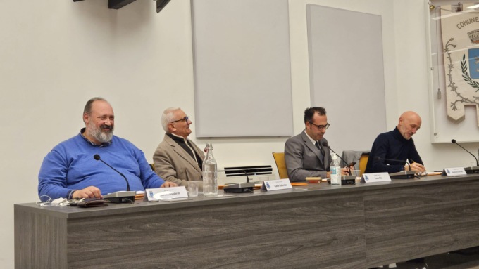 Dimissioni del sindaco, le opposizioni: “Dispiace per come sia finita, ora guardiamo avanti”