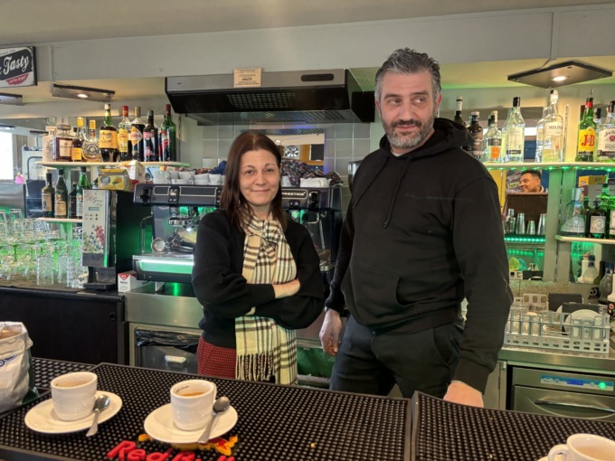 Lo sfogo del barista in lotta con il vicinato: «Sono stanco, non vogliono farmi lavorare»