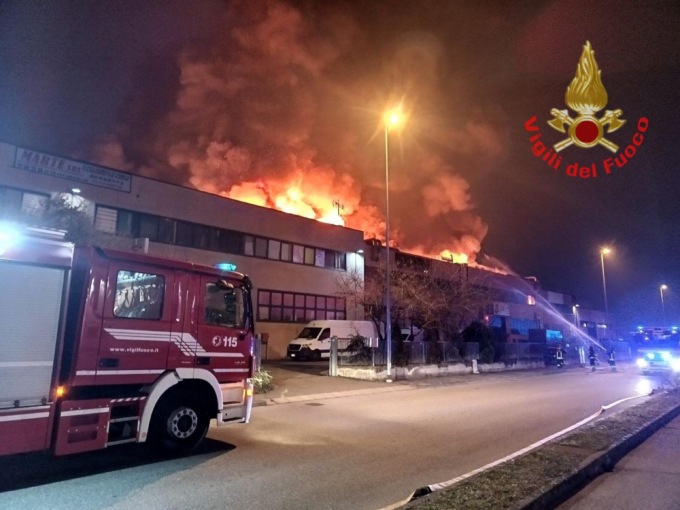 Terminati i primi rilievi di Arpa dopo l’incendio a Concorezzo