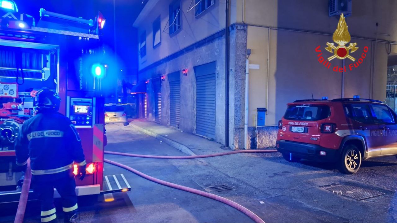 Monza Vigili del fuoco via Borgazzi incendio