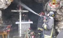 Un incendio alla grotta di Lourdes