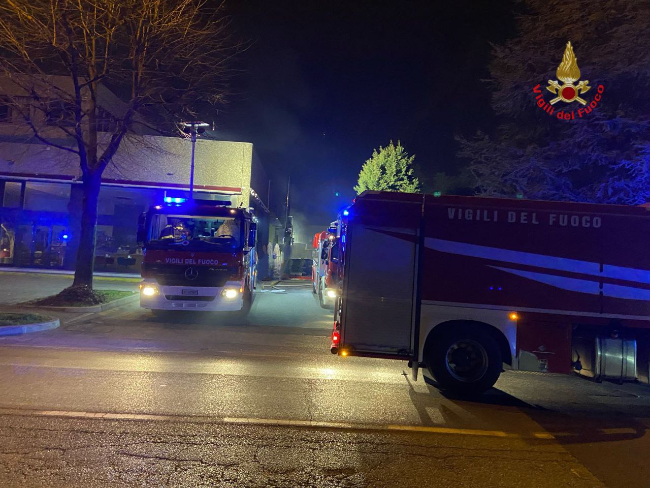 Lissone incendio in ditta vigili del fuoco