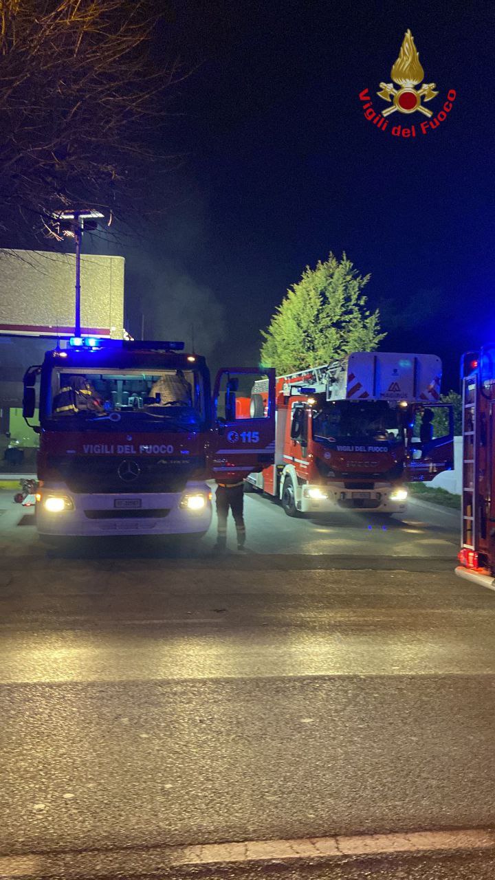 Lissone incendio in ditta vigili del fuoco