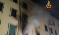 Incendio in una palazzina: 11 persone evacuate, due portate in ospedale