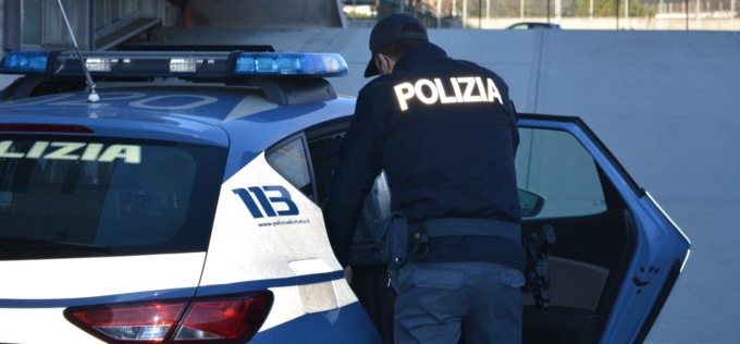 Minaccia la figlia della ex compagna: arrestato