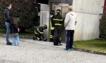 Bloccati nell'ascensore del cimitero, arrivano i pompieri