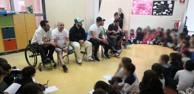 Sport e inclusione: alla scuola elementare salgono in cattedra i campioni paralimpici