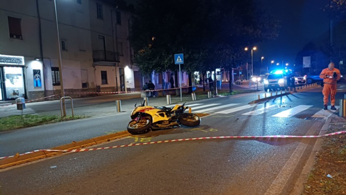 Scontro tra un furgoncino e una moto: ferito gravemente un 20enne