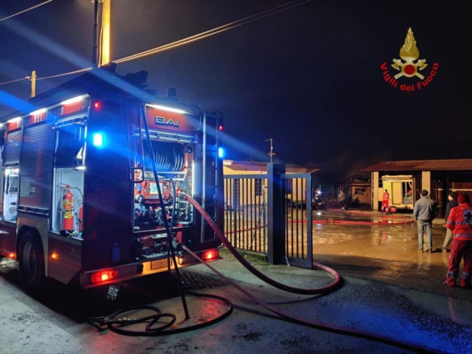 Incendio in una fattoria a Limbiate