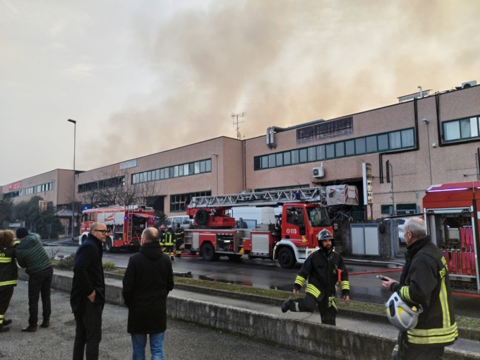 Incendio a Concorezzo, in corso un vertice in Prefettura