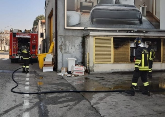 Contatore prende fuoco, intervengono i Vigili del fuoco