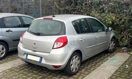 Auto vandalizzate nel parcheggio dietro alla stazione