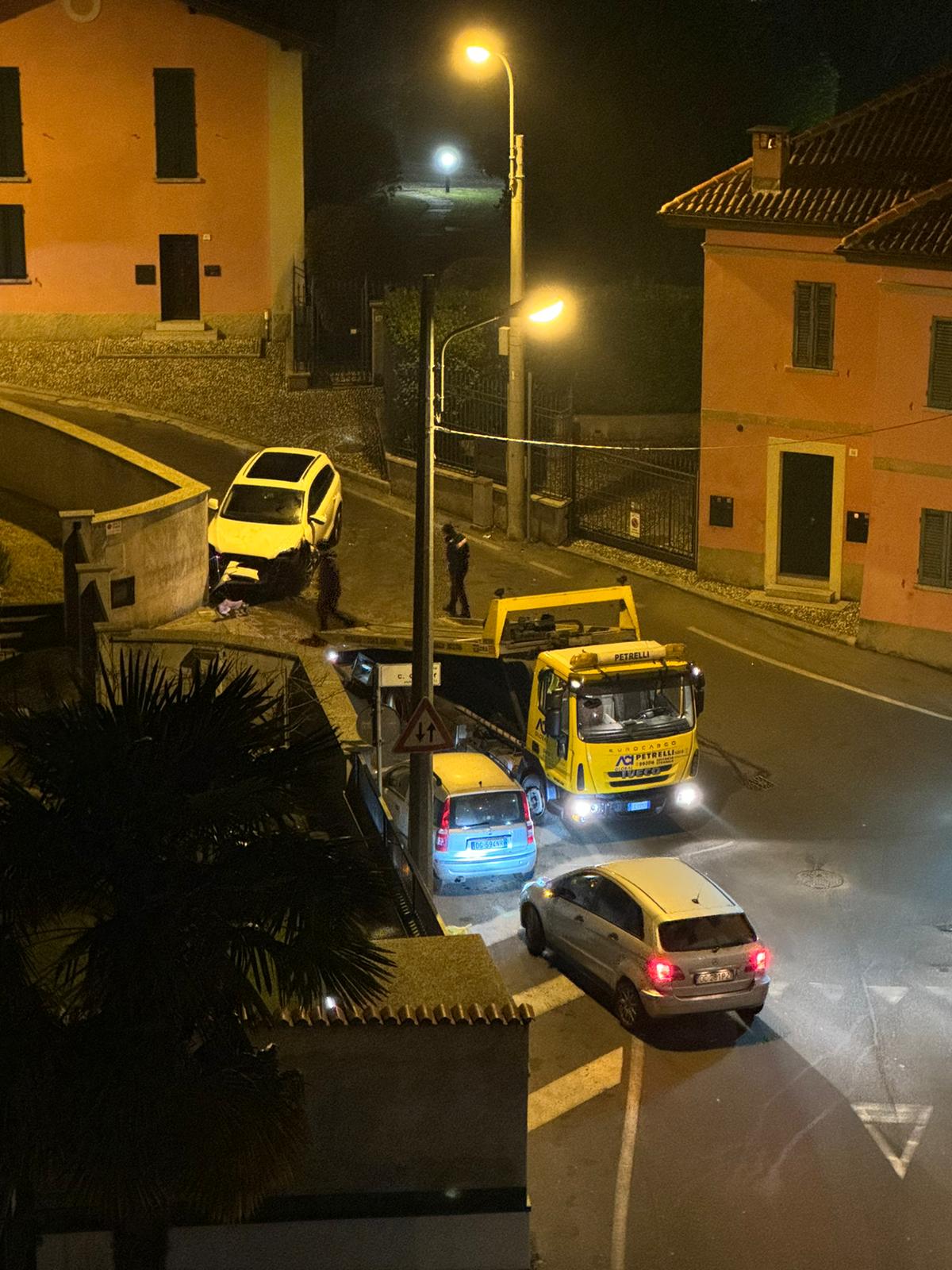 auto contro muro2