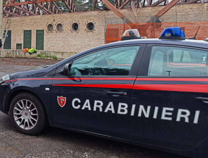 Si picchiano in strada per amore: una finisce in ospedale