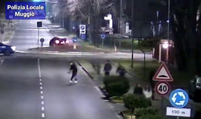 Posiziona un cordolo del marciapiede in strada: denunciato minorenne