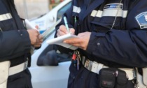 Circolava senza assicurazione su un’auto già sequestrata: multa di quasi 3mila euro
