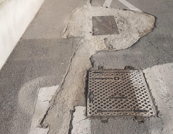 “Strade e marciapiedi pieni di buche dopo i lavori”