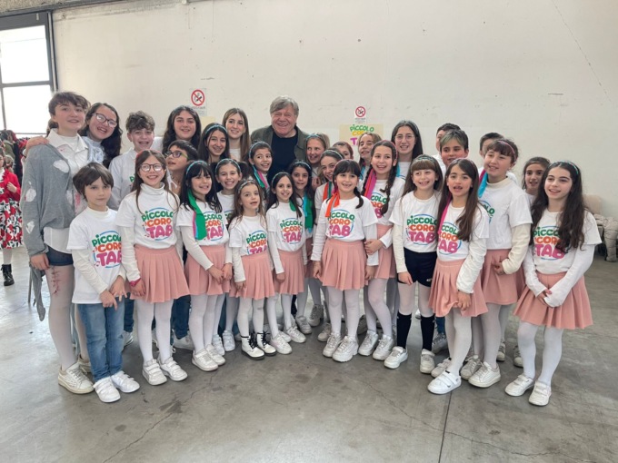 Il Piccolo coro Tab ha cantato con Beppe Carletti dei Nomadi