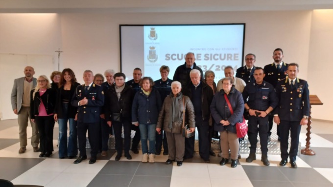 A otto anni dal terribile incidente incontrano e premiano i loro angeli della strada