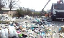 Rimossi i rifiuti abbandonati in via Edison