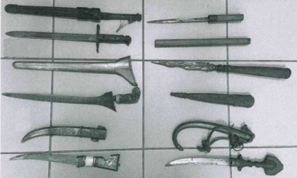 Venti coltelli e 147 munizioni abusive: "Non pensavo di doverle dichiarare"