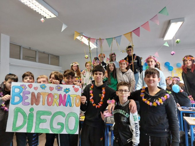 Bentornato Diego! La scuola di Barlassina accoglie il 13enne rientrato in classe dopo il tumore