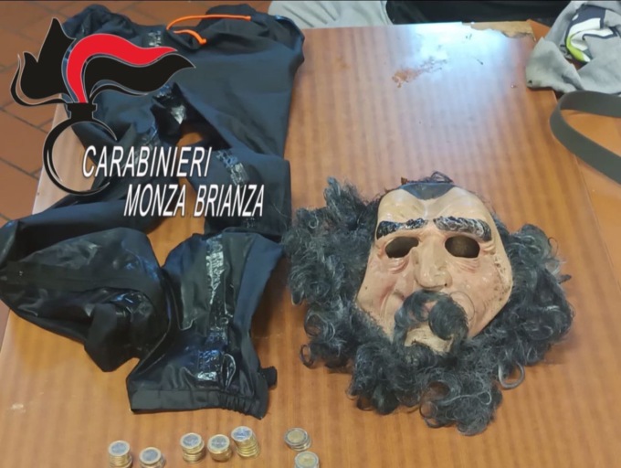 Con il volto travisato rapina una farmacia di Villasanta, arrestato un 49enne