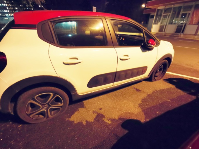Raid vandalico: tagliate le gomme dei dipendenti