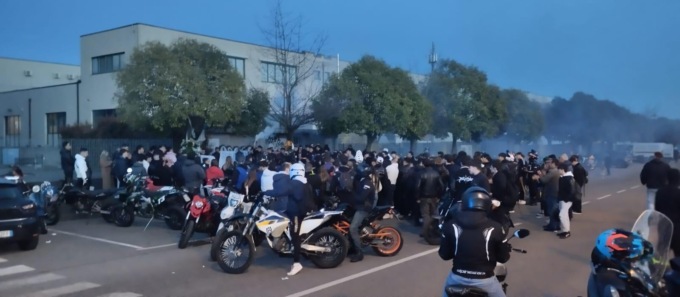 In centinaia per ricordare Cristian, a un anno dalla morte
