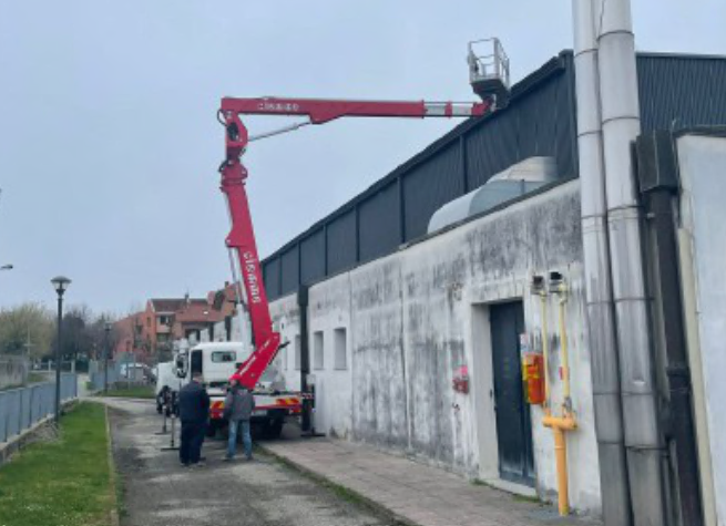 Il palazzetto dello sport fa acqua, gare sospese: «Da due anni è così: perché non si interviene?»