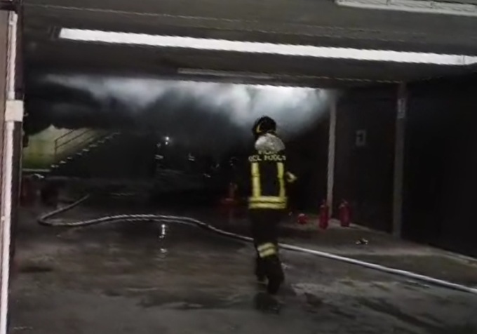 Paura a Sulbiate, scoppia un incendio in un box