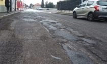 Buche, crateri e voragini: dopo le piogge le strade sono un disastro