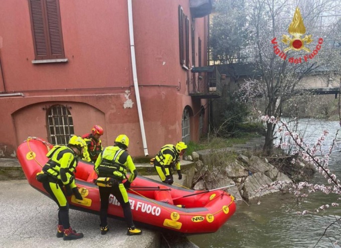 Proseguono le ricerche del 56enne scomparso da Albiate: i Vigili del fuoco stanno perlustrando anche il Lambro