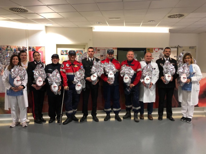 Una Pasqua golosa in Pediatria a Vimercate grazie all’Associazione Nazionale Carabinieri