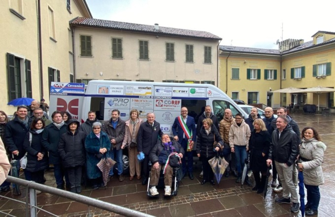 Concorezzo, inaugurato il nuovo pulmino per il trasporto di disabili e anziani