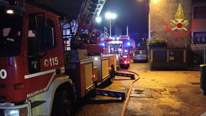 Incendio a Cesano Maderno, a fuoco canna fumaria e tetto