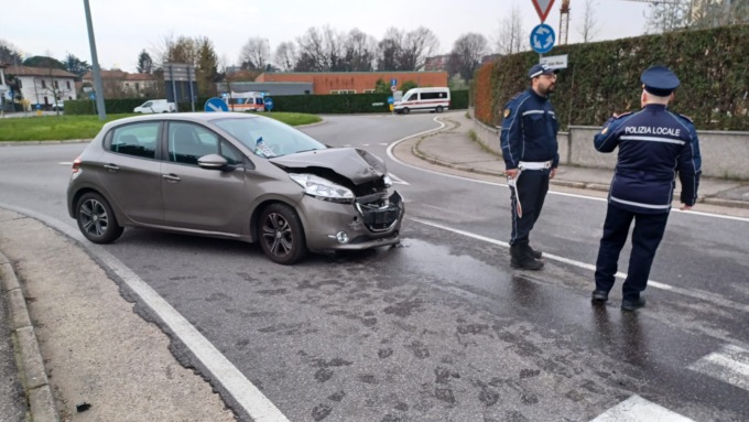 Incidente tra tre veicoli a Barlassina