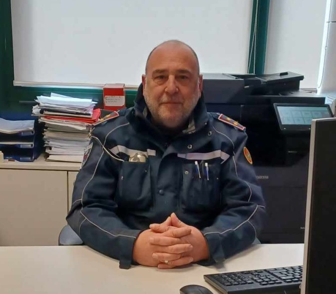 Lo storico vigile appende elmetto e divisa al chiodo e va in pensione