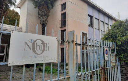 “Lasciate liberi gli anziani di ballare e giocare a carte”