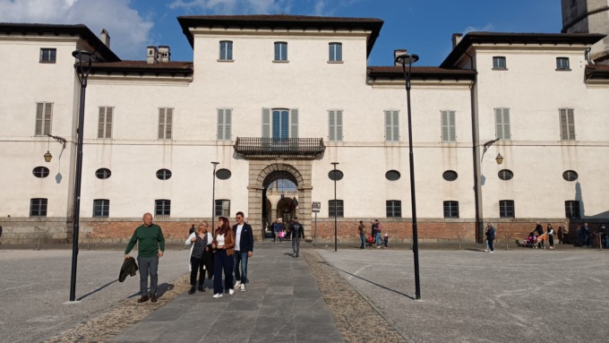Una panchina blu per la Giornata mondiale della consapevolezza dell’autismo